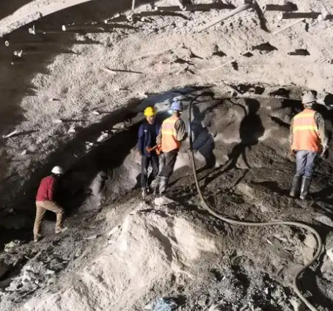 惠山拱顶带模注浆料的施工流程及注意事项